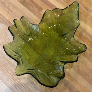 Green Leaf-Shaped Art Glass Bowl
